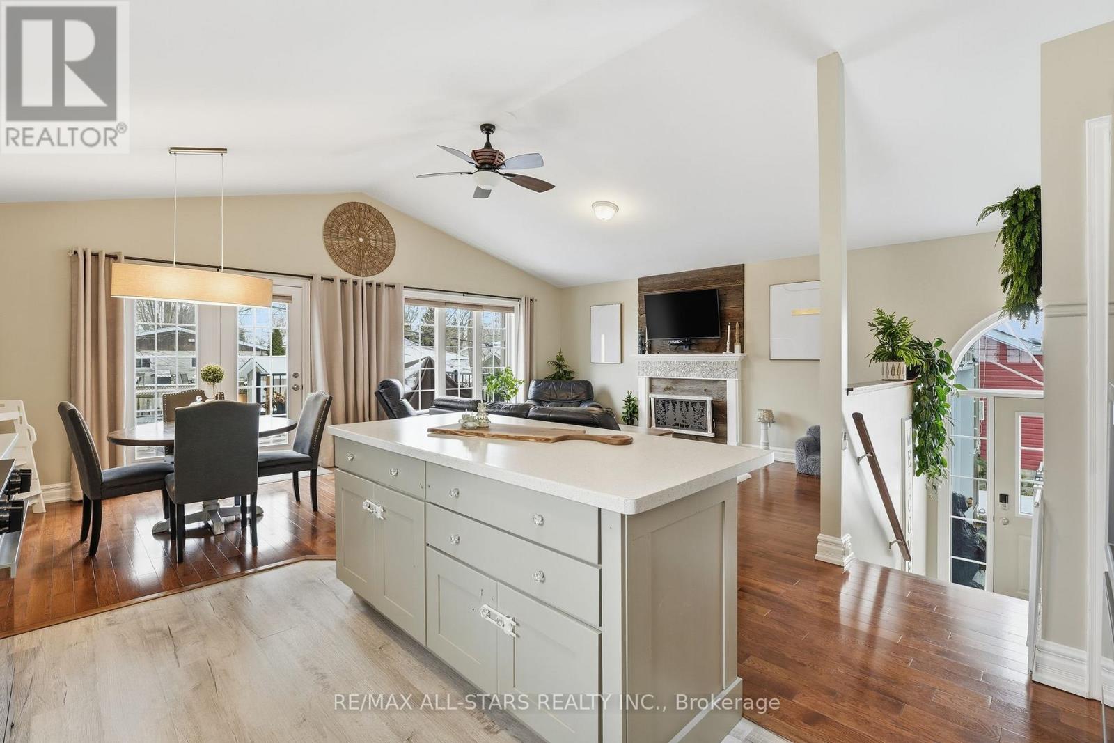 167 Silas Boulevard, Georgina, Ontario  L4P 2K2 - Photo 11 - N12696036