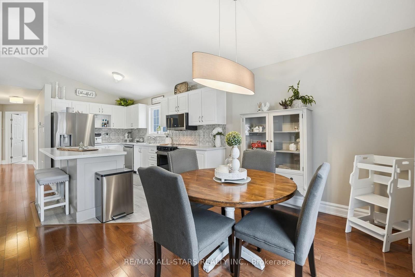 167 Silas Boulevard, Georgina, Ontario  L4P 2K2 - Photo 6 - N12696036