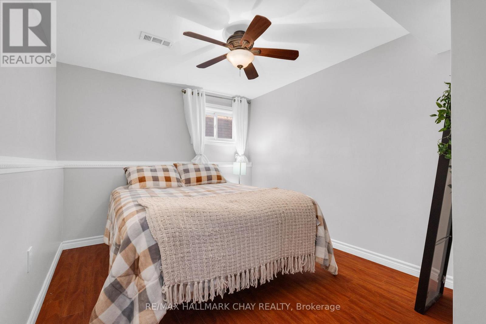 166 Country Lane, Barrie, Ontario  L4N 0T9 - Photo 21 - S12695854