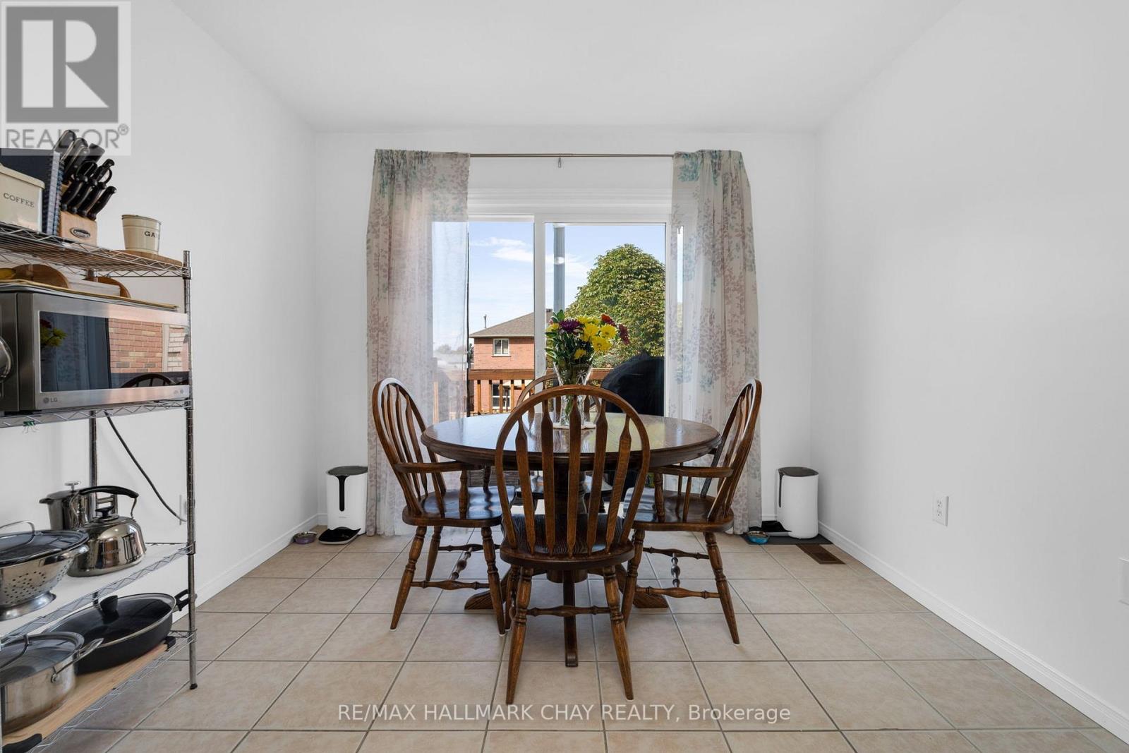 166 Country Lane, Barrie, Ontario  L4N 0T9 - Photo 9 - S12695854