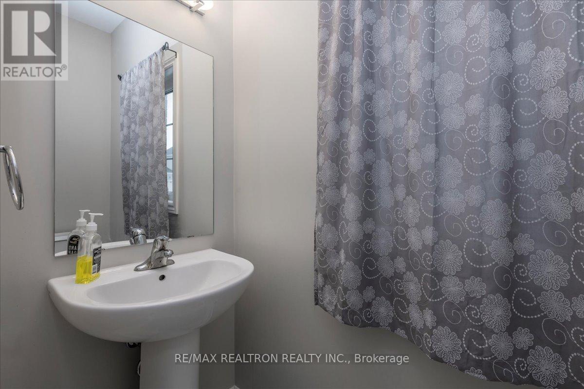 207 Cubitt Street, Clearview, Ontario  L0M 1S0 - Photo 14 - S12695924