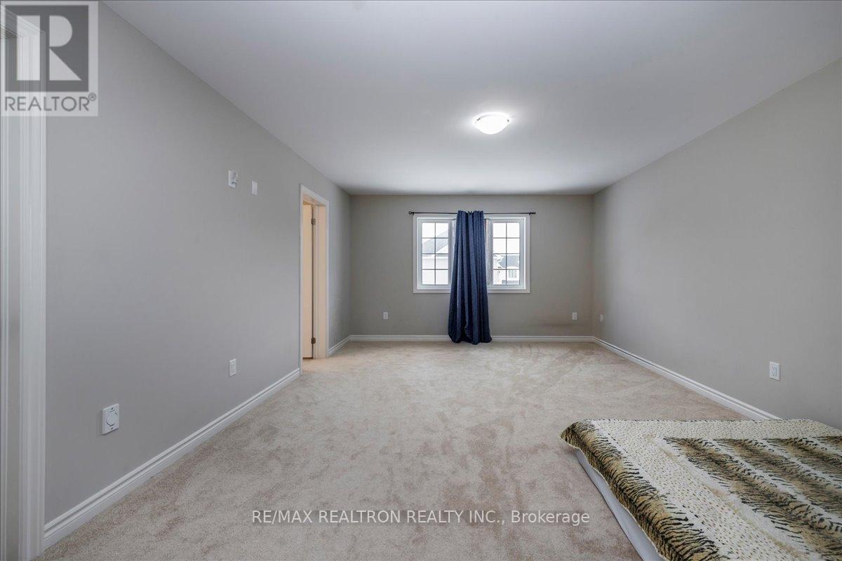 207 Cubitt Street, Clearview, Ontario  L0M 1S0 - Photo 17 - S12695924