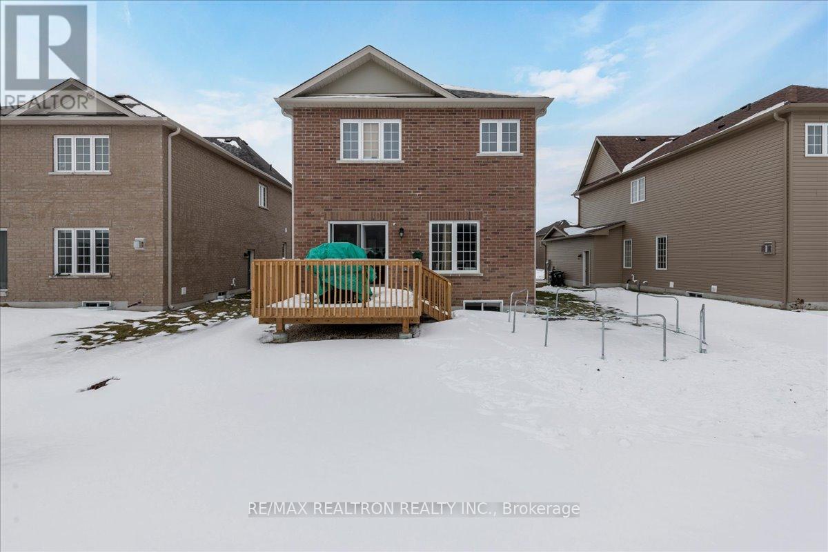 207 Cubitt Street, Clearview, Ontario  L0M 1S0 - Photo 25 - S12695924