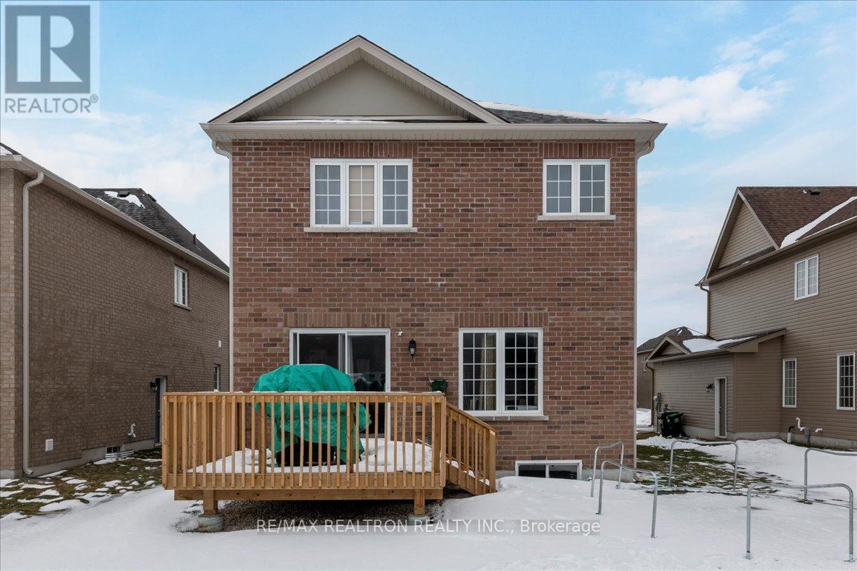 207 Cubitt Street, Clearview, Ontario  L0M 1S0 - Photo 26 - S12695924