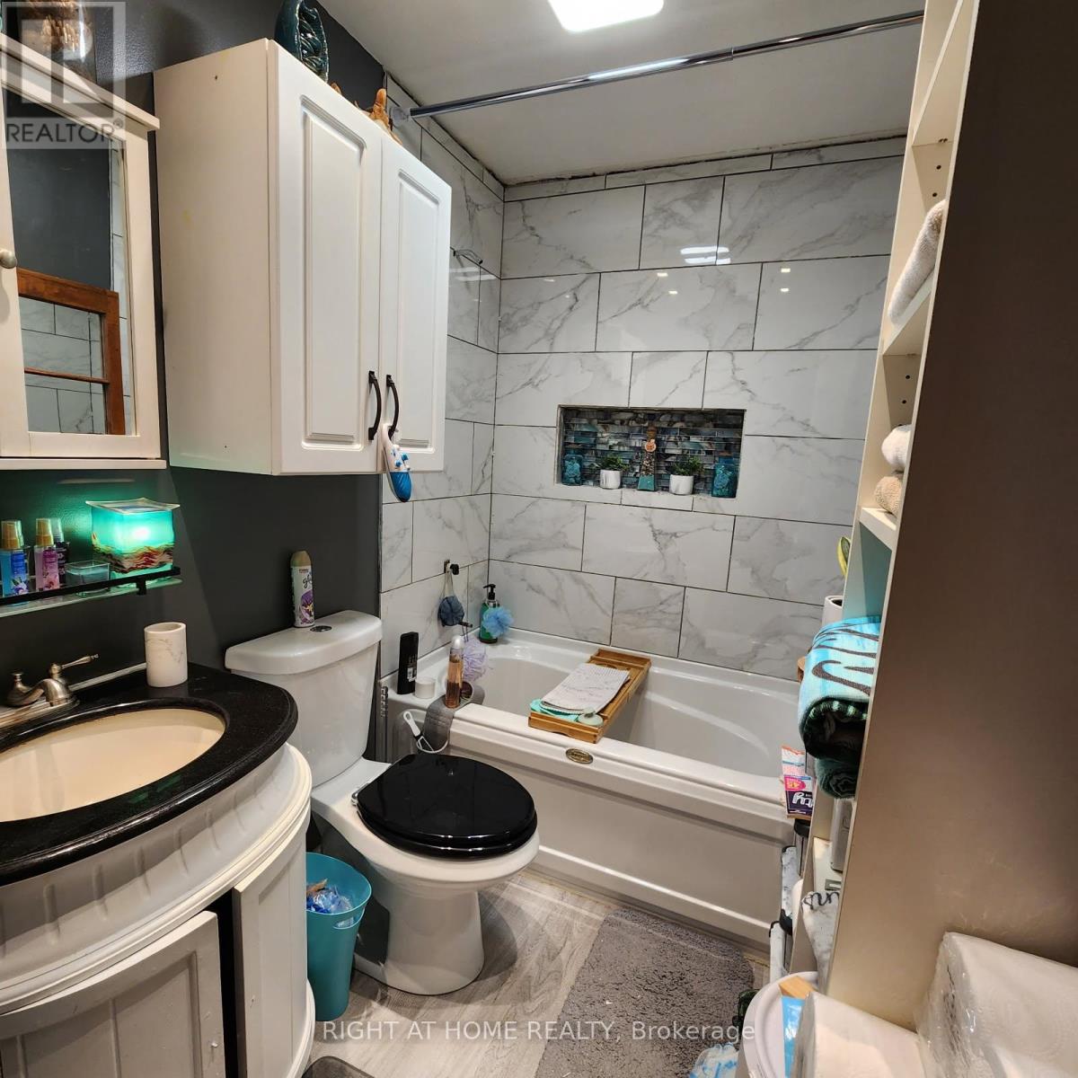 K6 - 63 Ferris Lane, Barrie, Ontario  L4M 5C4 - Photo 11 - S12696022