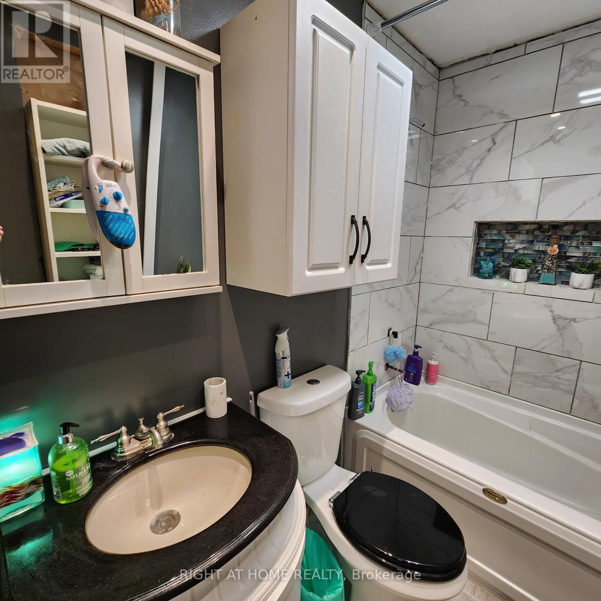 K6 - 63 Ferris Lane, Barrie, Ontario  L4M 5C4 - Photo 12 - S12696022