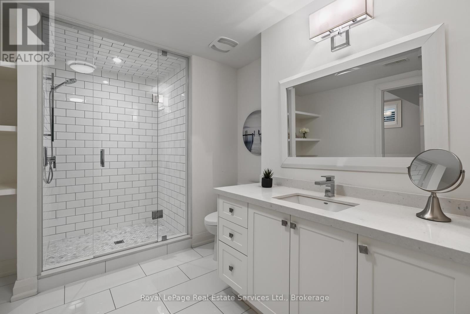 231 Cherryhill Road, Oakville, Ontario  L6L 3E3 - Photo 35 - W12483188