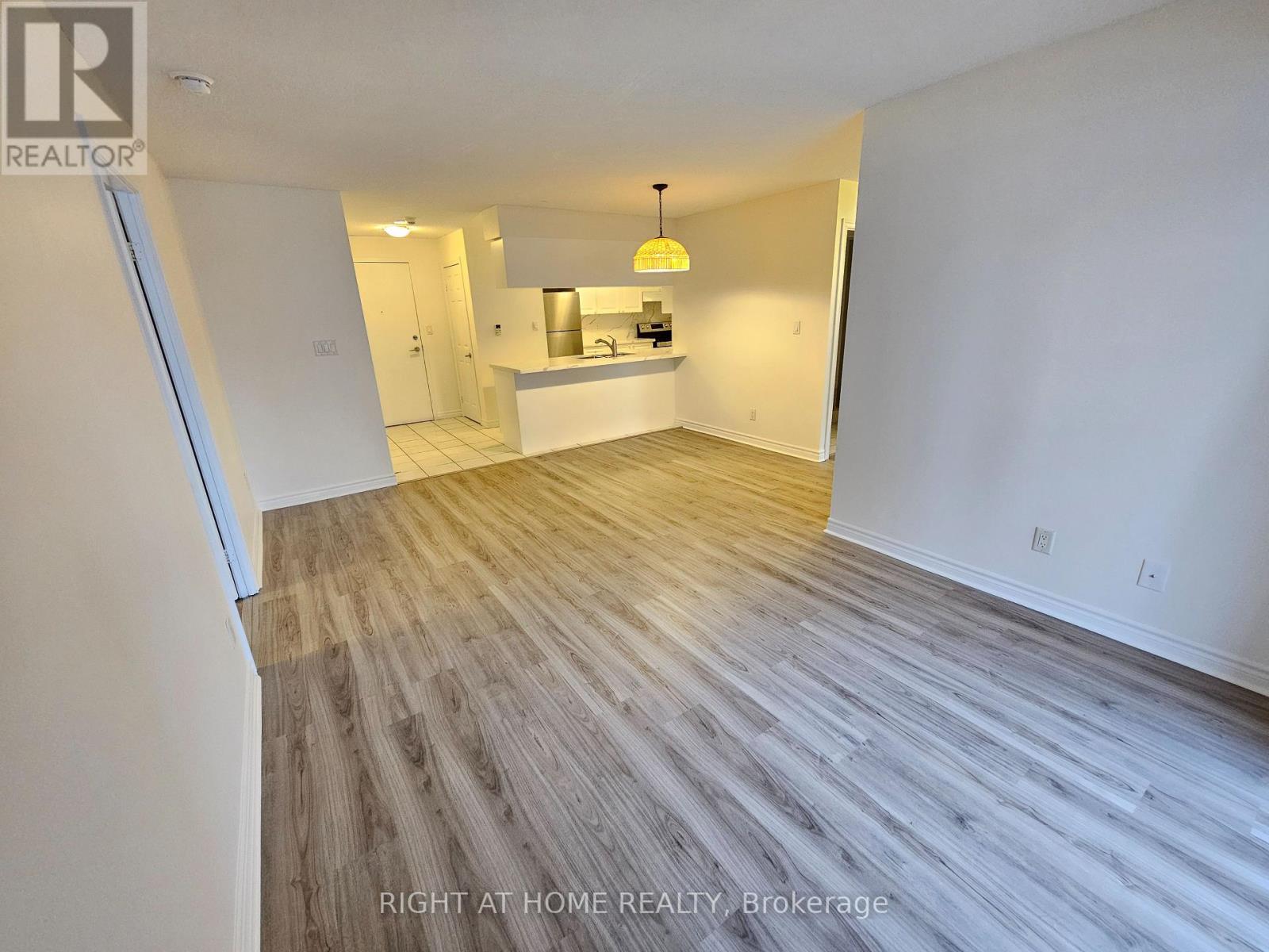 2318 - 3880 Duke Of York Boulevard, Mississauga, Ontario  L5B 4M7 - Photo 10 - W12695862