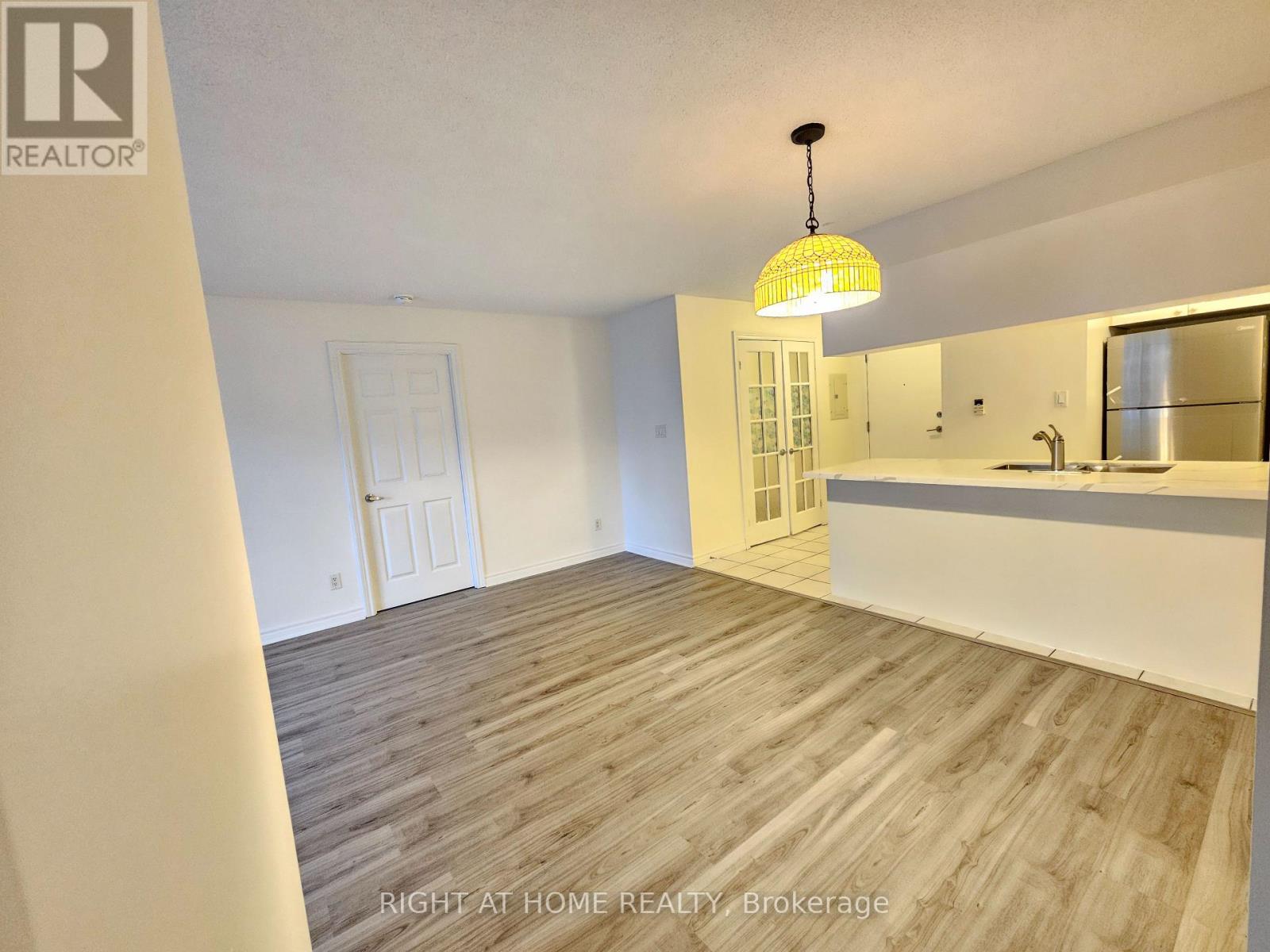 2318 - 3880 Duke Of York Boulevard, Mississauga, Ontario  L5B 4M7 - Photo 12 - W12695862