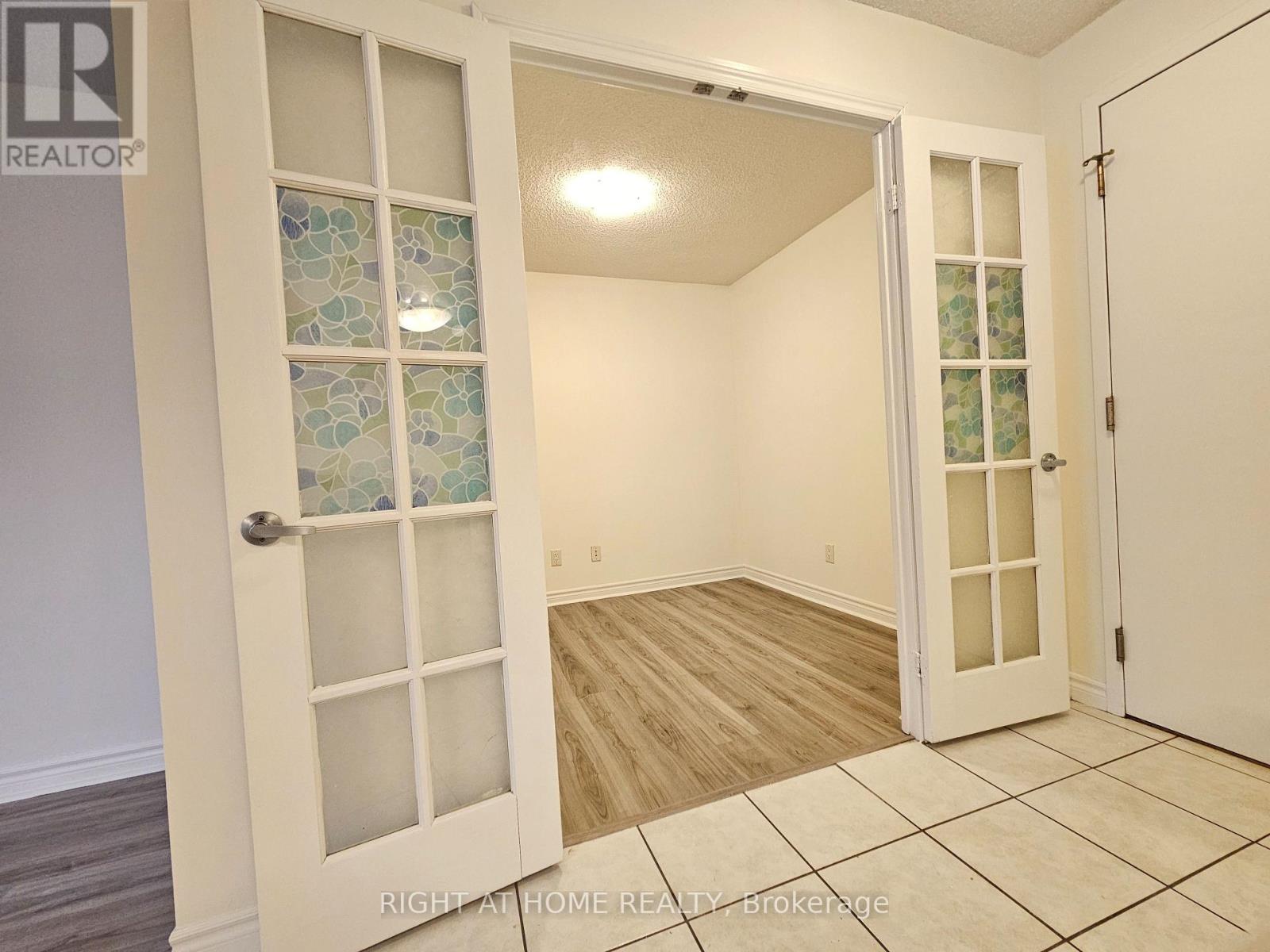 2318 - 3880 Duke Of York Boulevard, Mississauga, Ontario  L5B 4M7 - Photo 13 - W12695862