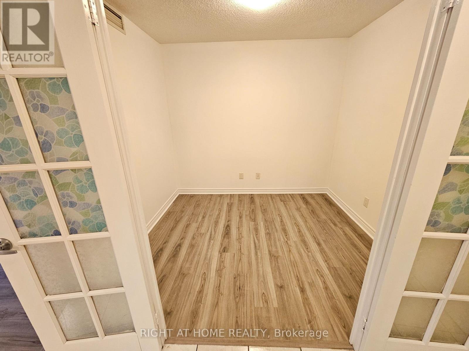 2318 - 3880 Duke Of York Boulevard, Mississauga, Ontario  L5B 4M7 - Photo 14 - W12695862