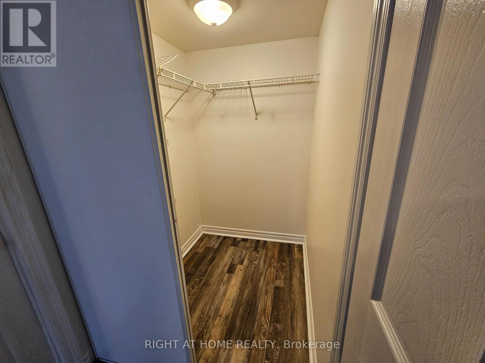 2318 - 3880 Duke Of York Boulevard, Mississauga, Ontario  L5B 4M7 - Photo 17 - W12695862