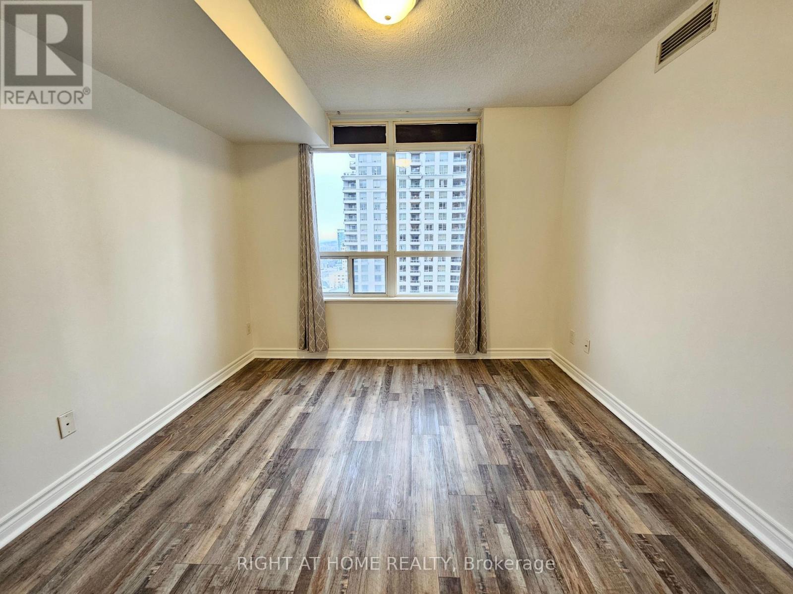 2318 - 3880 Duke Of York Boulevard, Mississauga, Ontario  L5B 4M7 - Photo 19 - W12695862