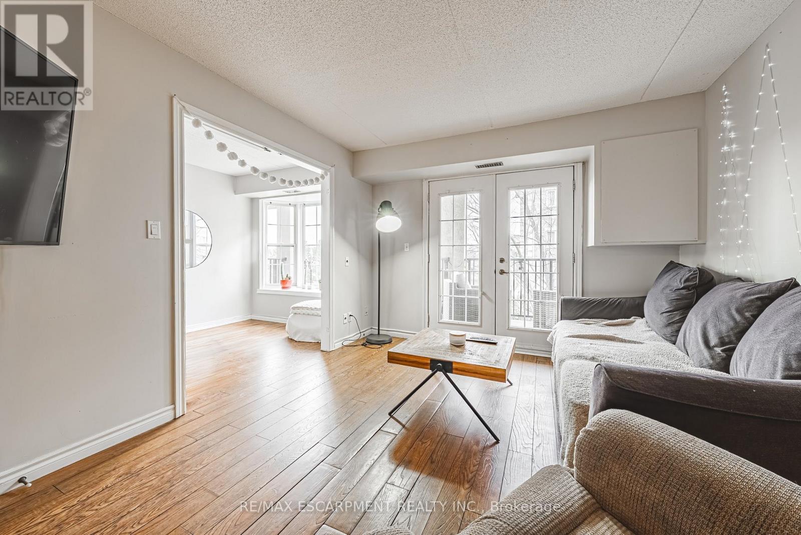 313 - 1451 Walkers Line, Burlington, Ontario  L7M 4P1 - Photo 2 - W12696000