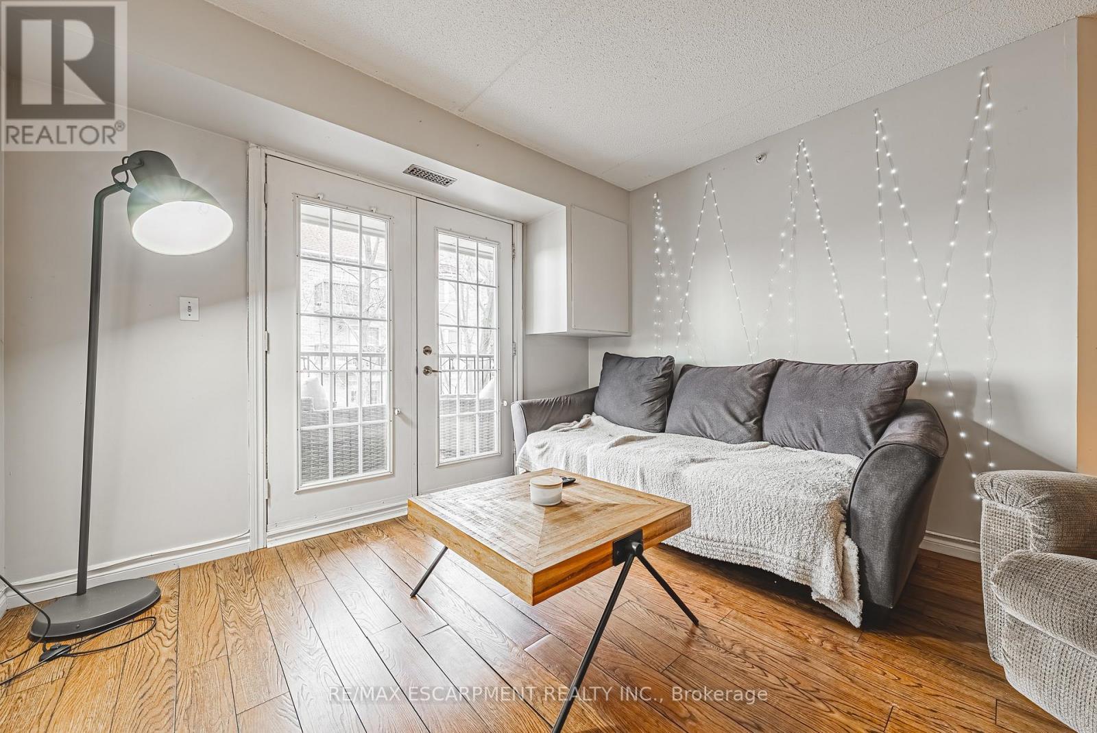 313 - 1451 Walkers Line, Burlington, Ontario  L7M 4P1 - Photo 3 - W12696000