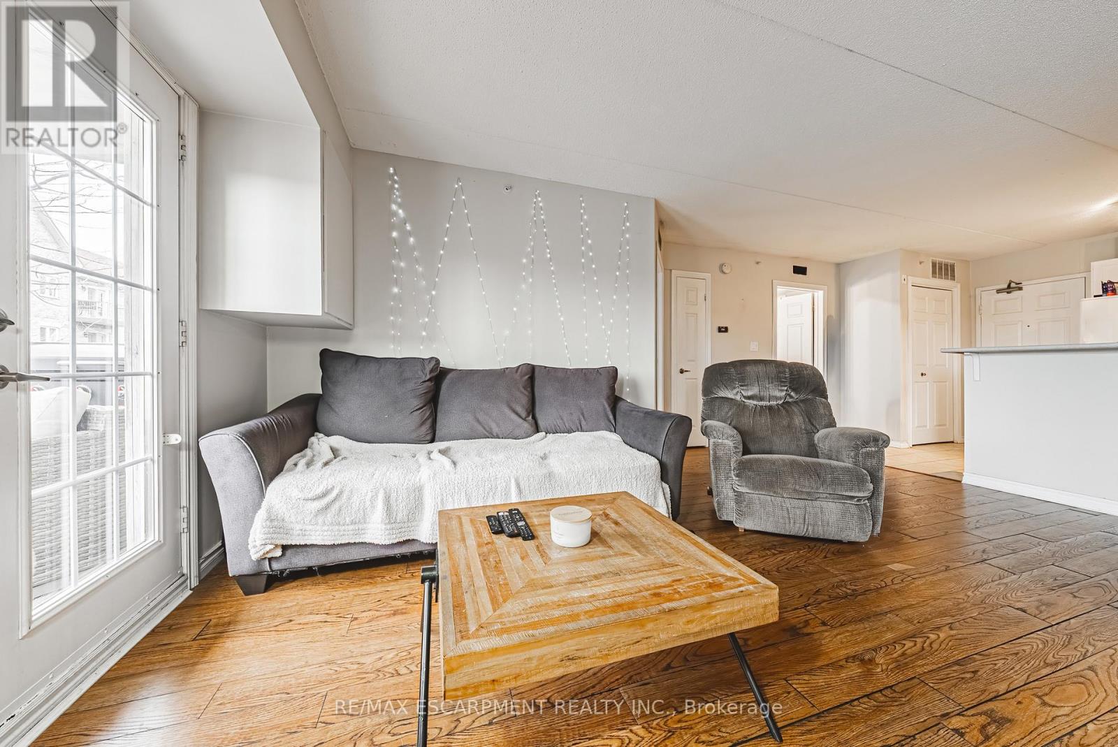 313 - 1451 Walkers Line, Burlington, Ontario  L7M 4P1 - Photo 4 - W12696000