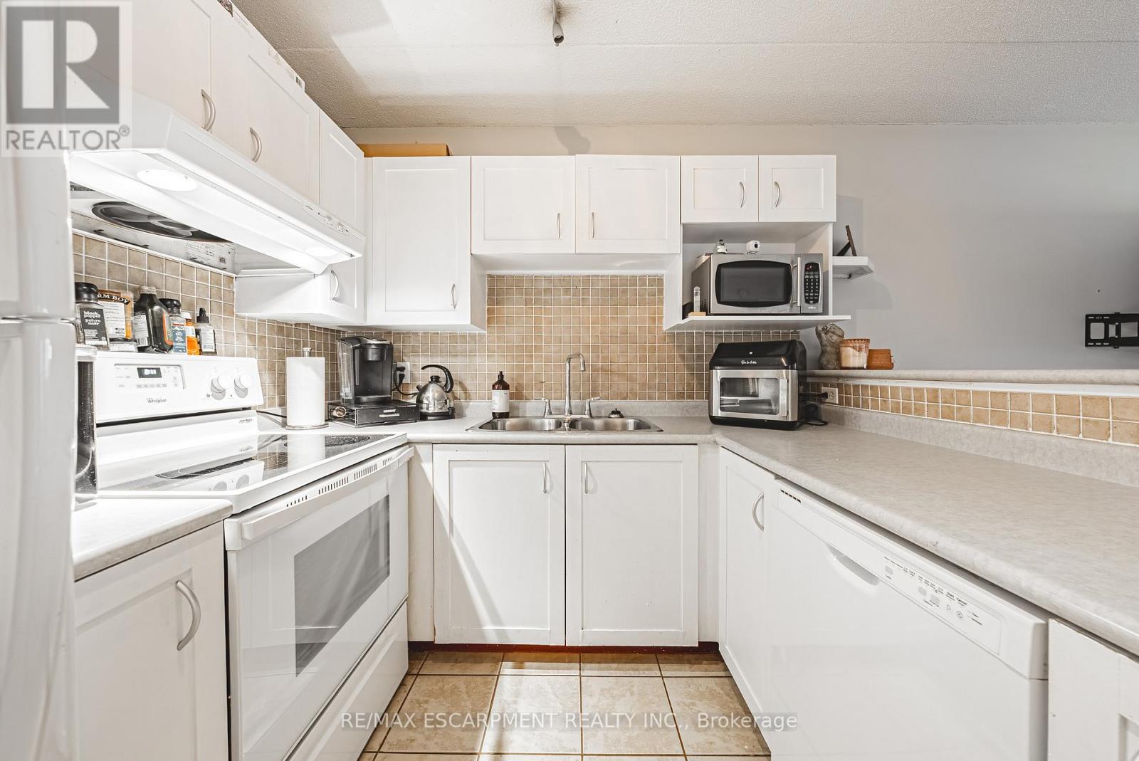 313 - 1451 Walkers Line, Burlington, Ontario  L7M 4P1 - Photo 6 - W12696000