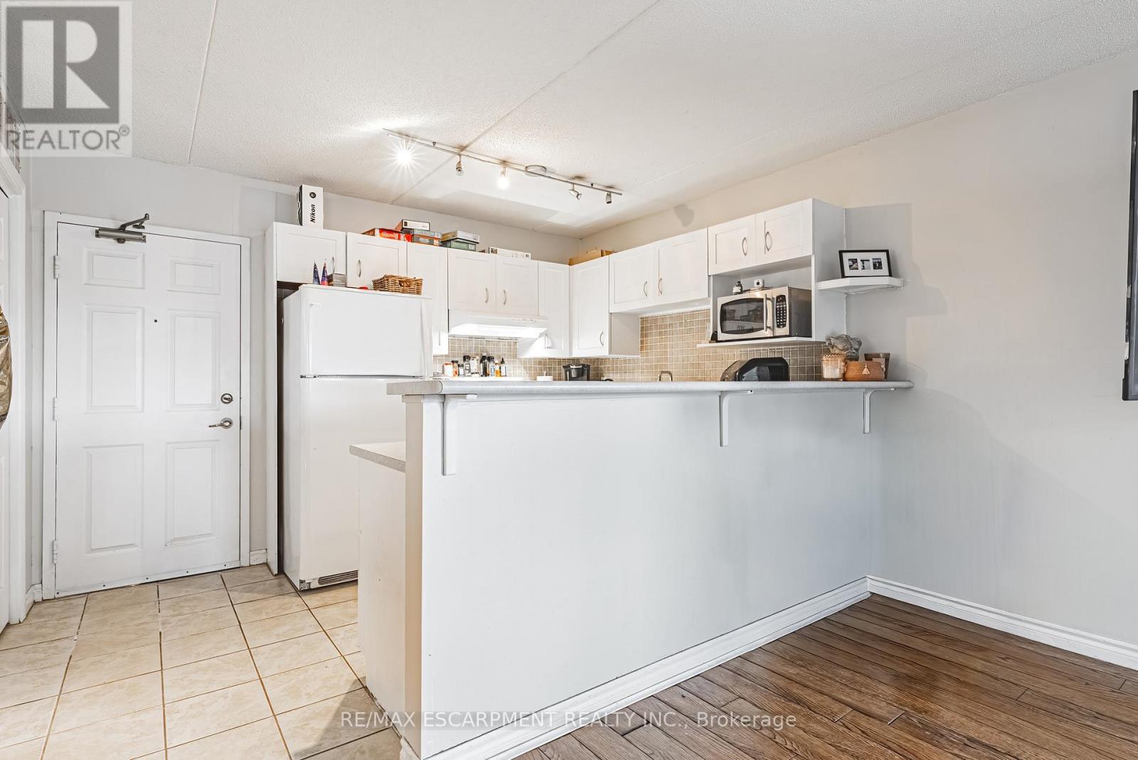 313 - 1451 Walkers Line, Burlington, Ontario  L7M 4P1 - Photo 9 - W12696000