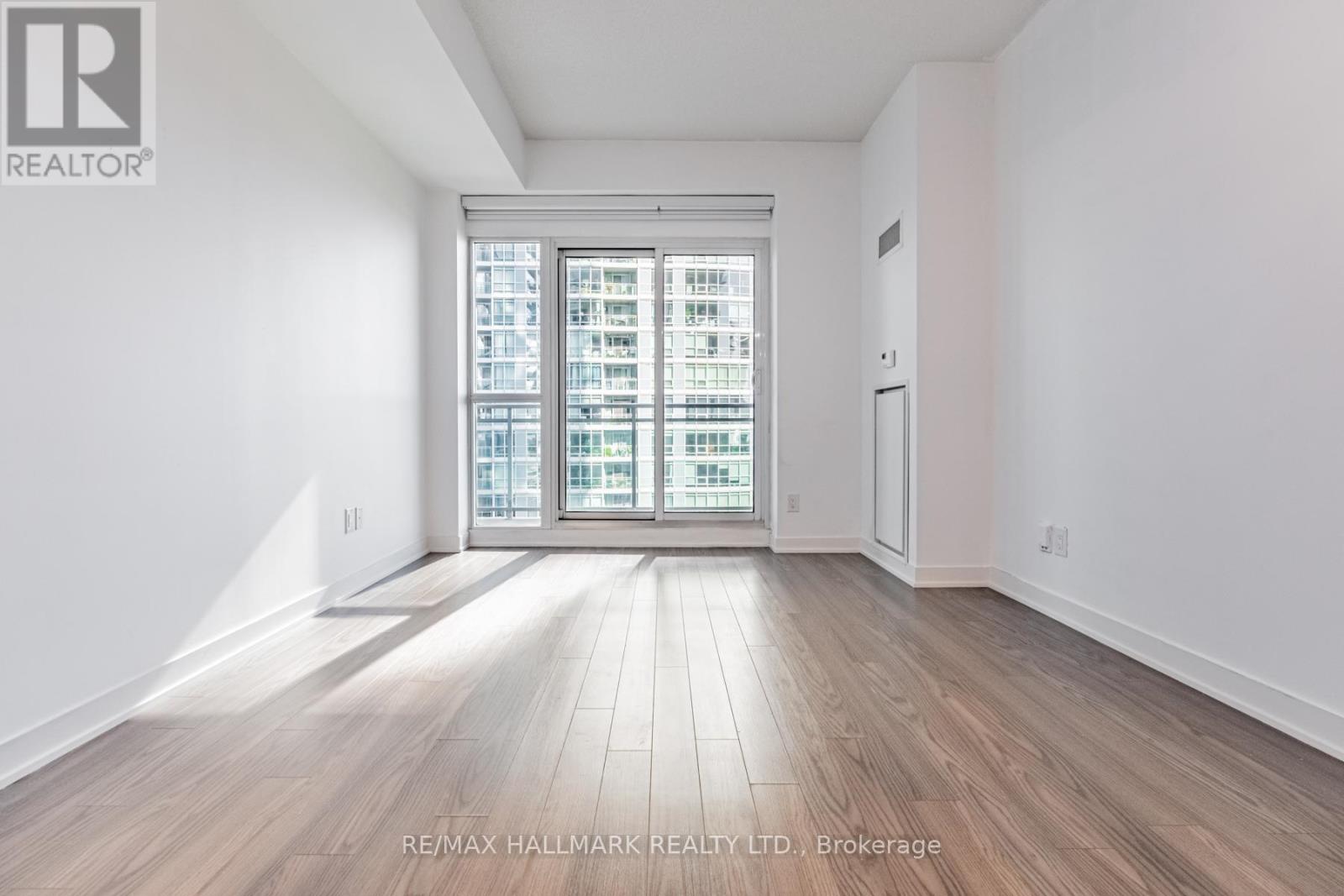 1034 - 165 Legion Road N, Toronto, Ontario  M8Y 0B3 - Photo 12 - W12696016