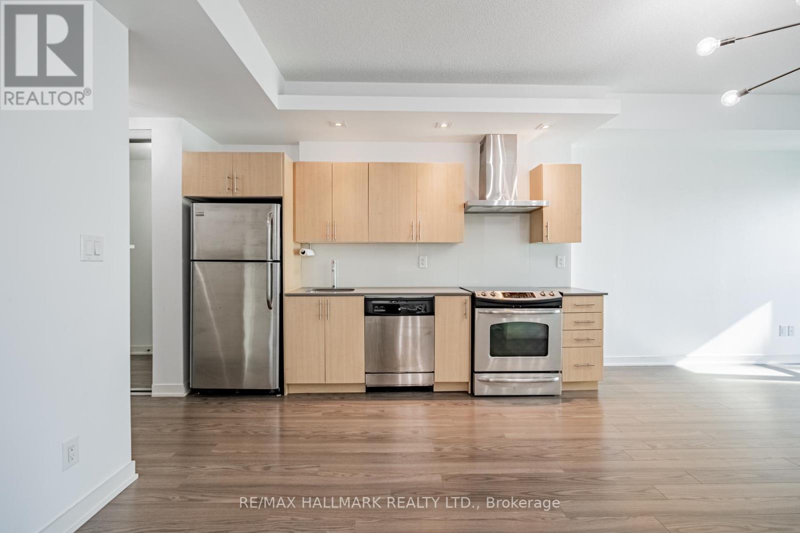 1034 - 165 Legion Road N, Toronto, Ontario  M8Y 0B3 - Photo 4 - W12696016