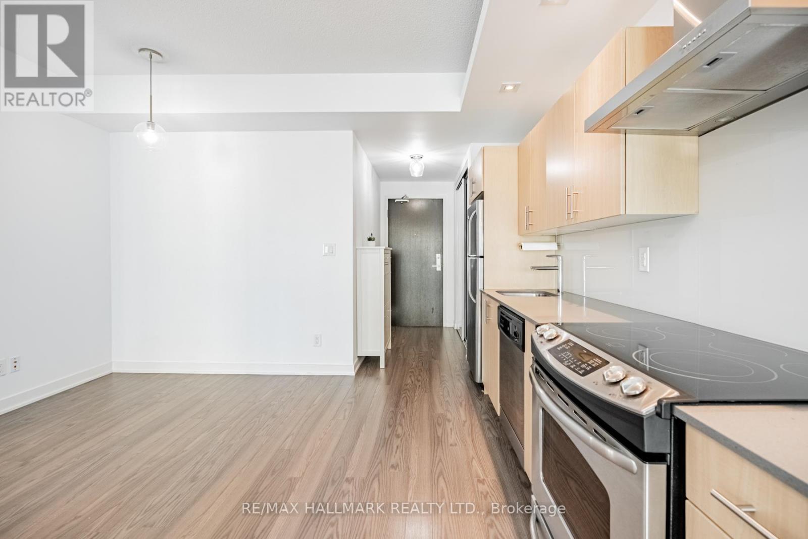 1034 - 165 Legion Road N, Toronto, Ontario  M8Y 0B3 - Photo 5 - W12696016