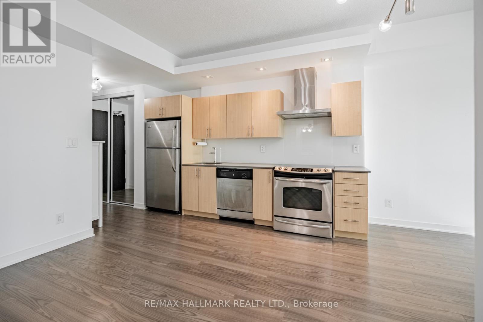 1034 - 165 Legion Road N, Toronto, Ontario  M8Y 0B3 - Photo 7 - W12696016