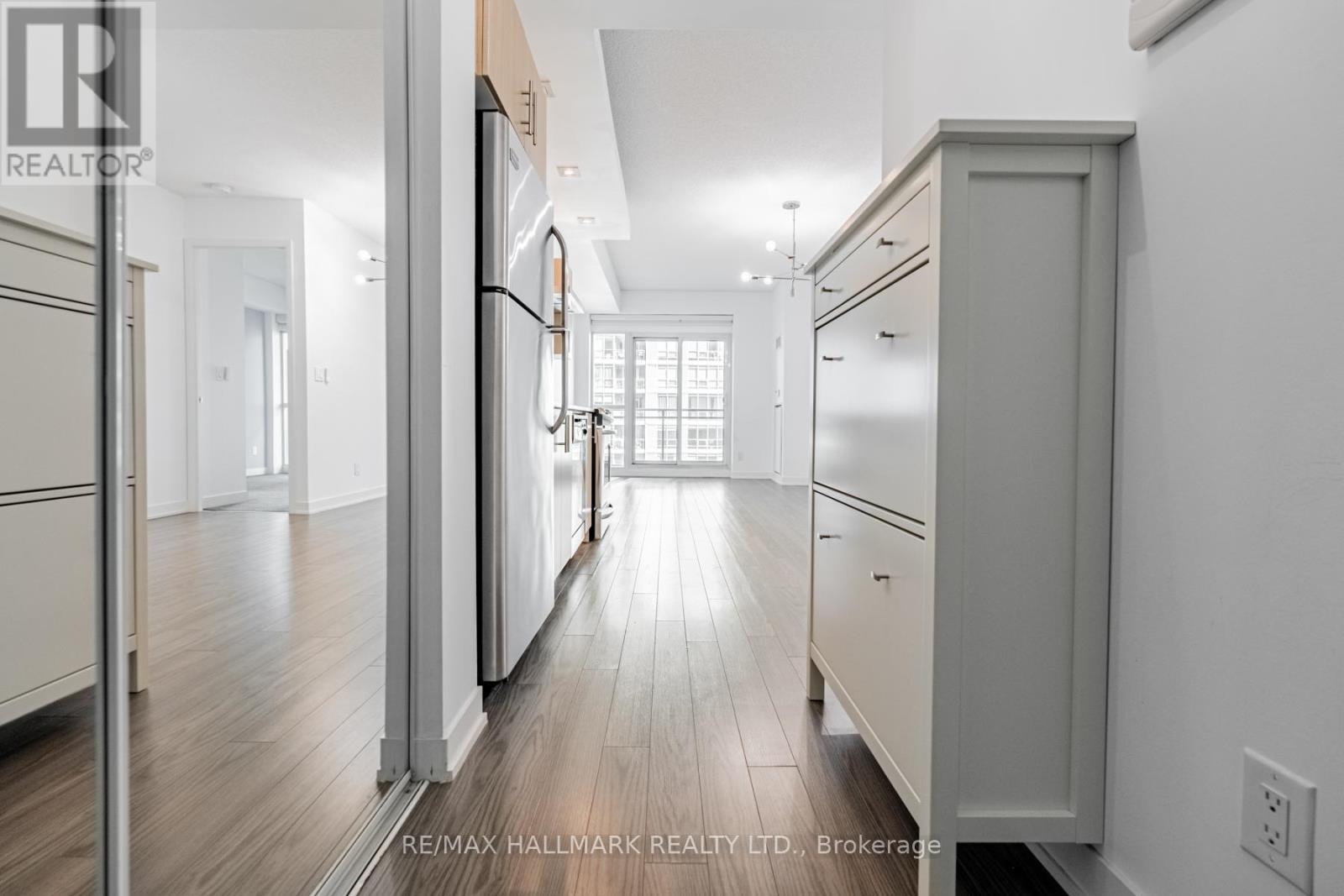 1034 - 165 Legion Road N, Toronto, Ontario  M8Y 0B3 - Photo 9 - W12696016