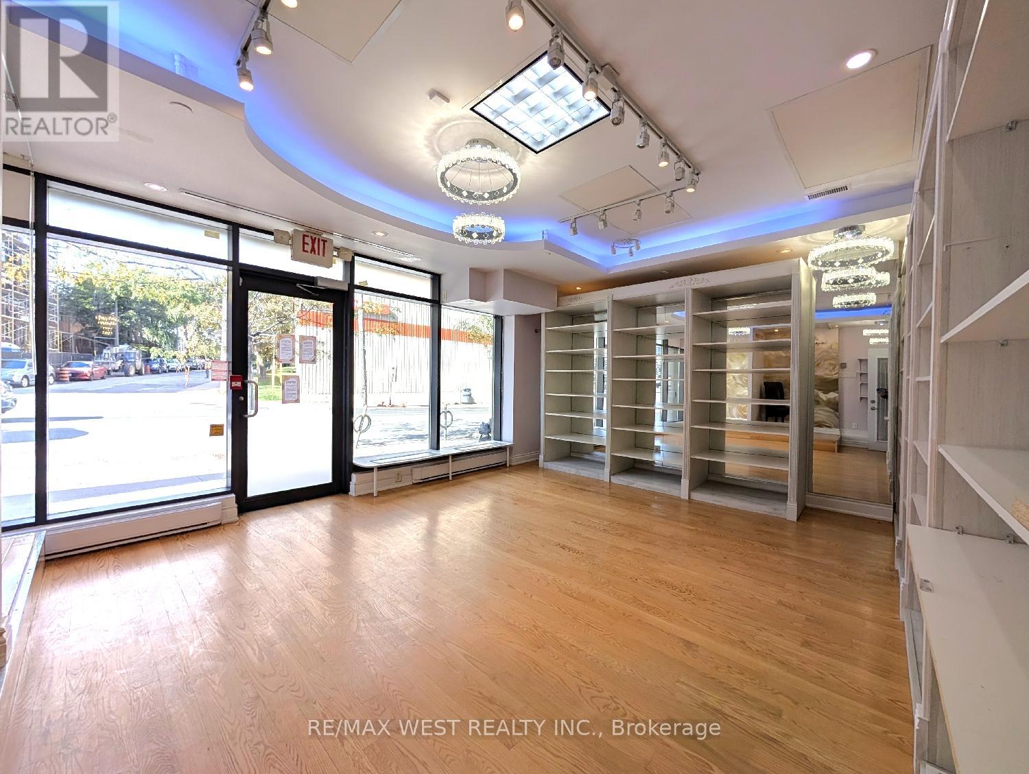 413 Keele Street, Toronto, Ontario  M6P 2K9 - Photo 4 - W12696024