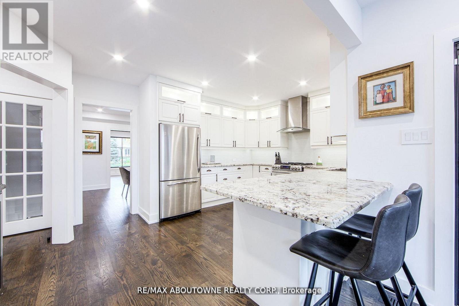 1319 Greeneagle Drive, Oakville, Ontario  L6M 2N1 - Photo 12 - W12696058