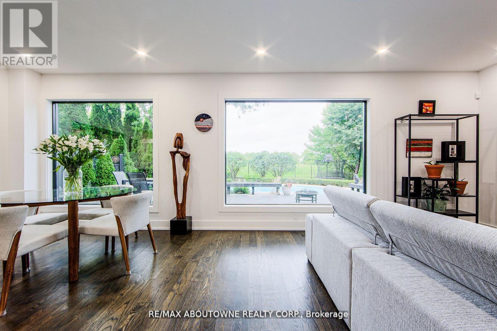 1319 Greeneagle Drive, Oakville, Ontario  L6M 2N1 - Photo 16 - W12696058