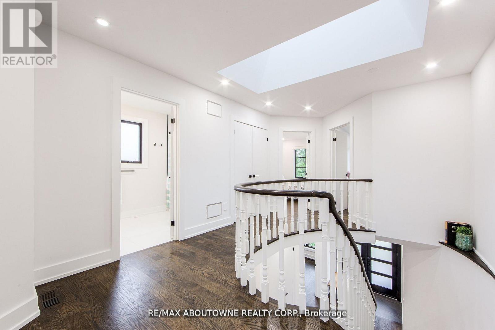 1319 Greeneagle Drive, Oakville, Ontario  L6M 2N1 - Photo 19 - W12696058