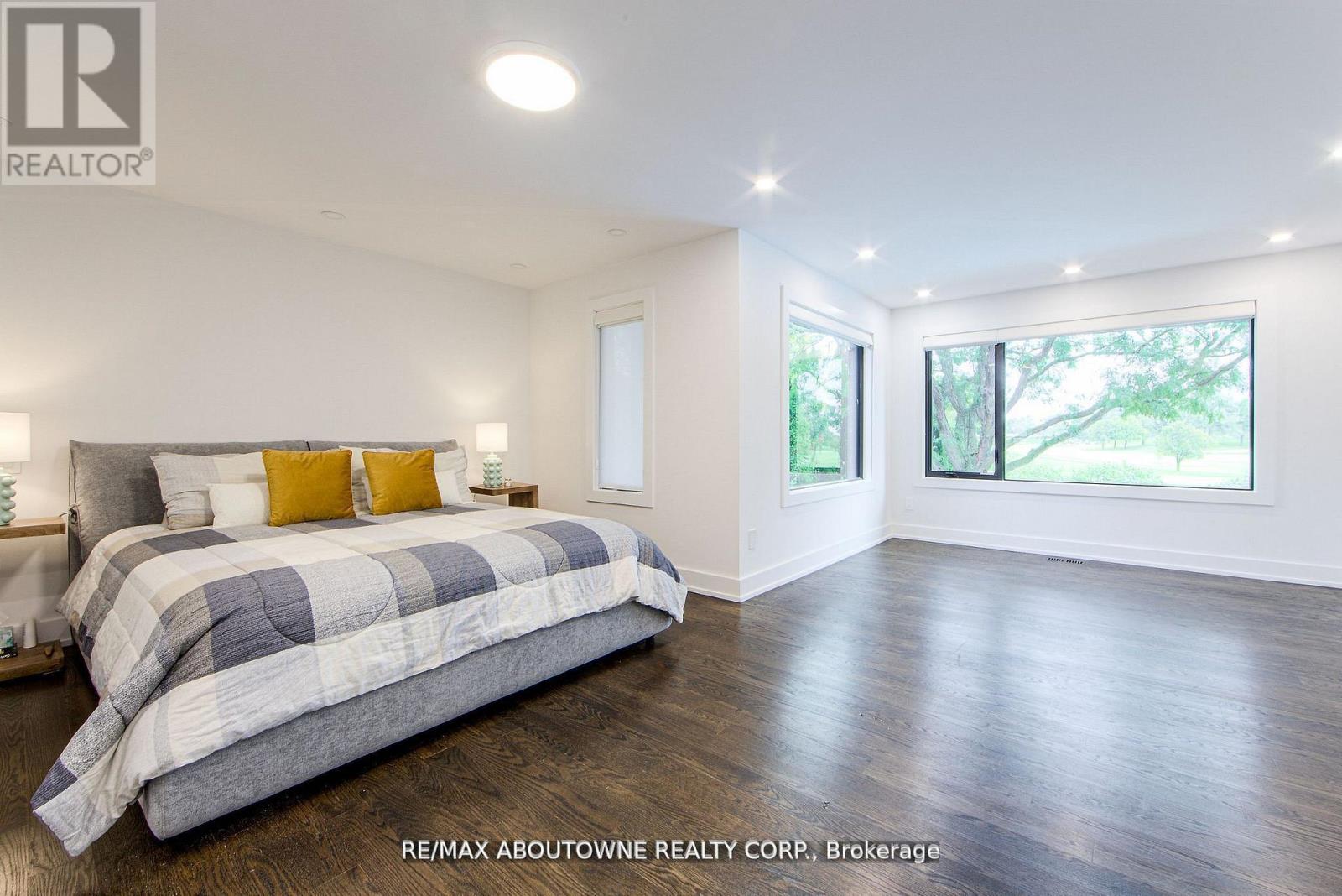 1319 Greeneagle Drive, Oakville, Ontario  L6M 2N1 - Photo 24 - W12696058