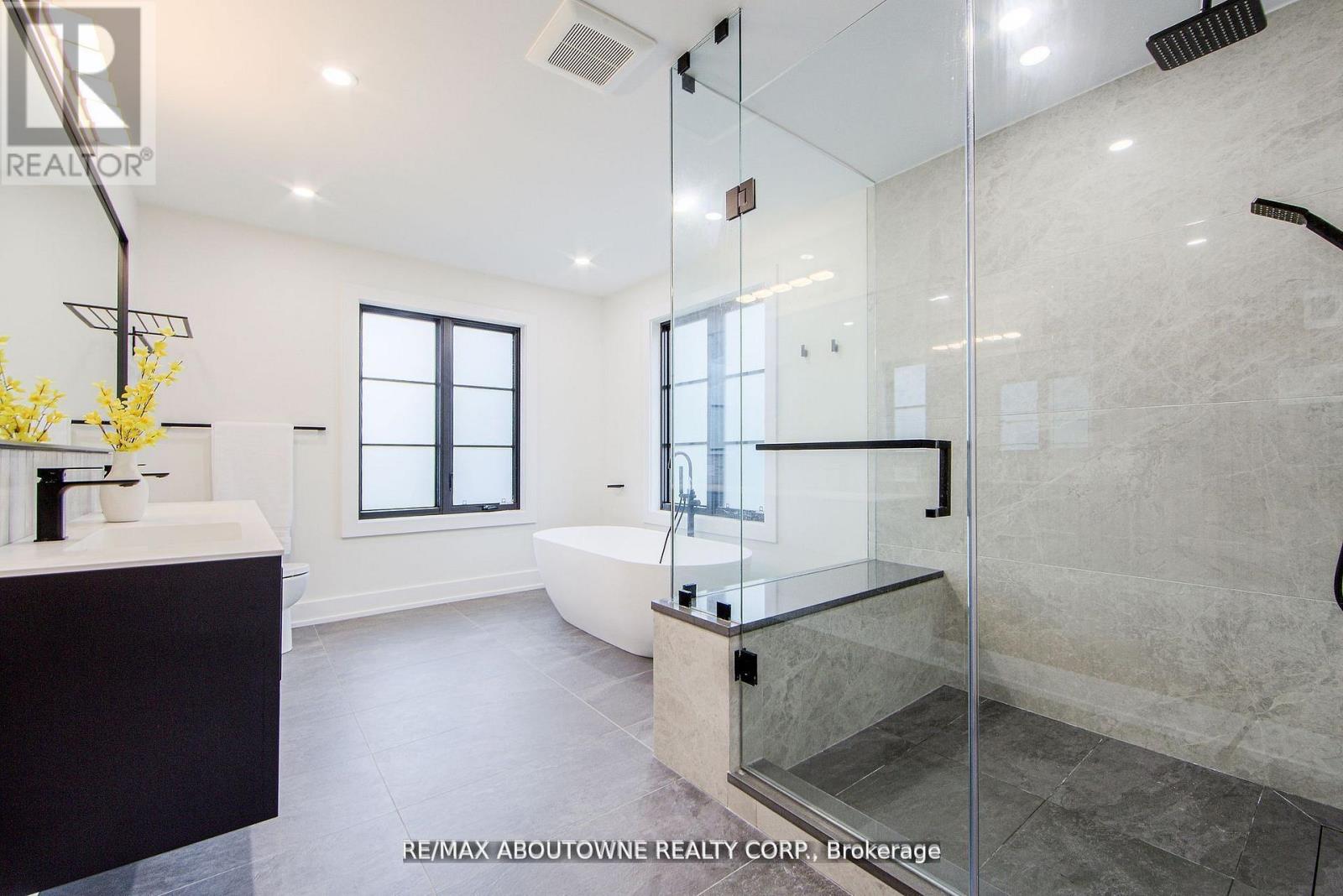 1319 Greeneagle Drive, Oakville, Ontario  L6M 2N1 - Photo 27 - W12696058