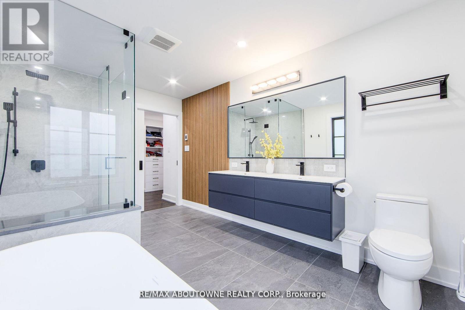 1319 Greeneagle Drive, Oakville, Ontario  L6M 2N1 - Photo 30 - W12696058