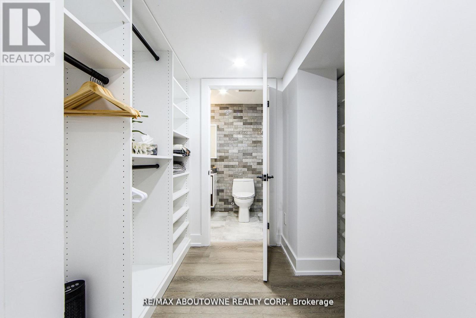 1319 Greeneagle Drive, Oakville, Ontario  L6M 2N1 - Photo 32 - W12696058