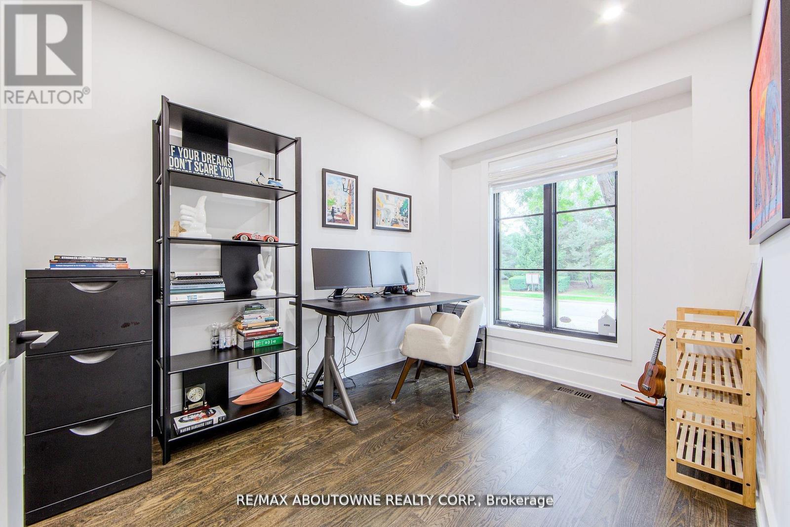 1319 Greeneagle Drive, Oakville, Ontario  L6M 2N1 - Photo 8 - W12696058