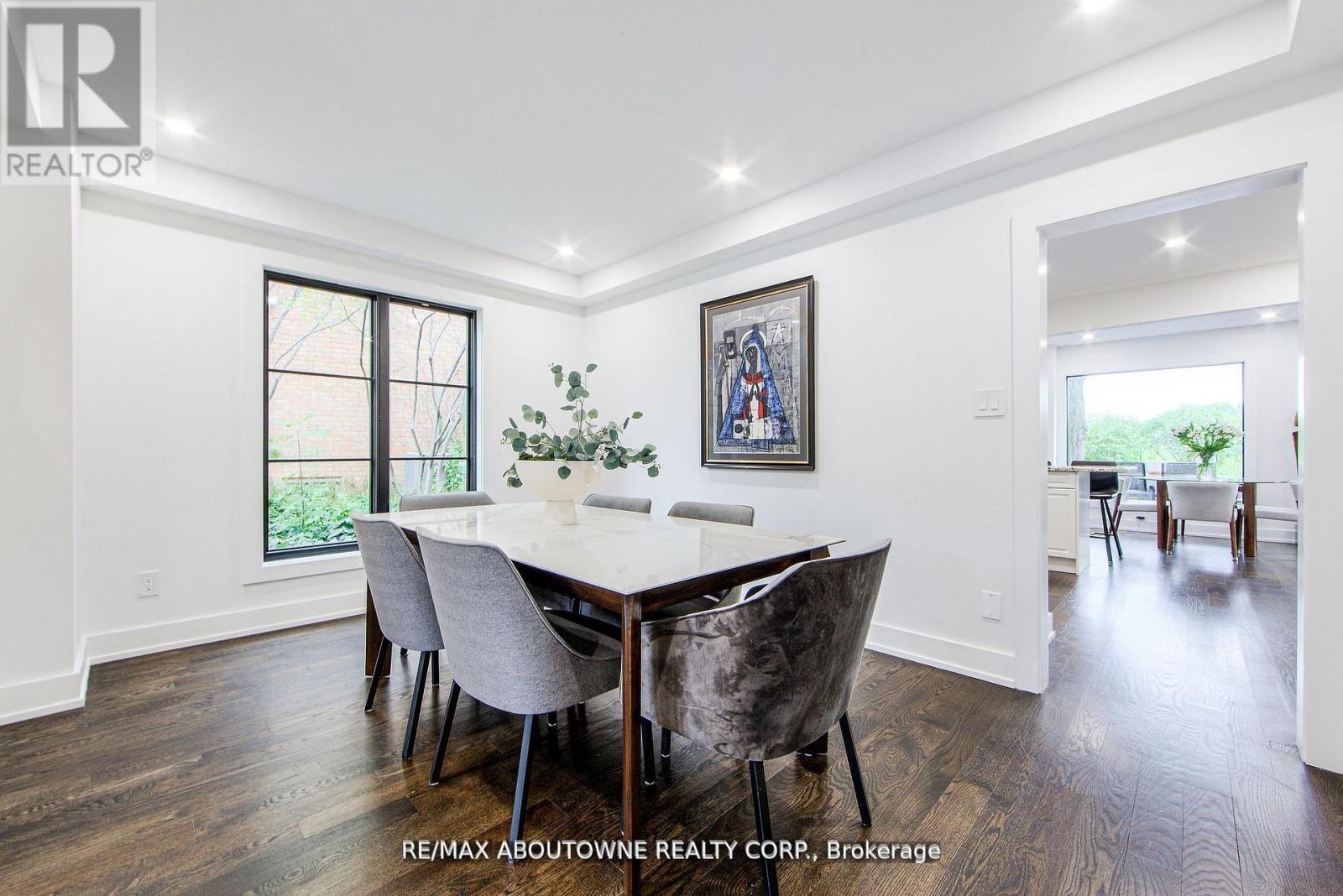 1319 Greeneagle Drive, Oakville, Ontario  L6M 2N1 - Photo 9 - W12696058