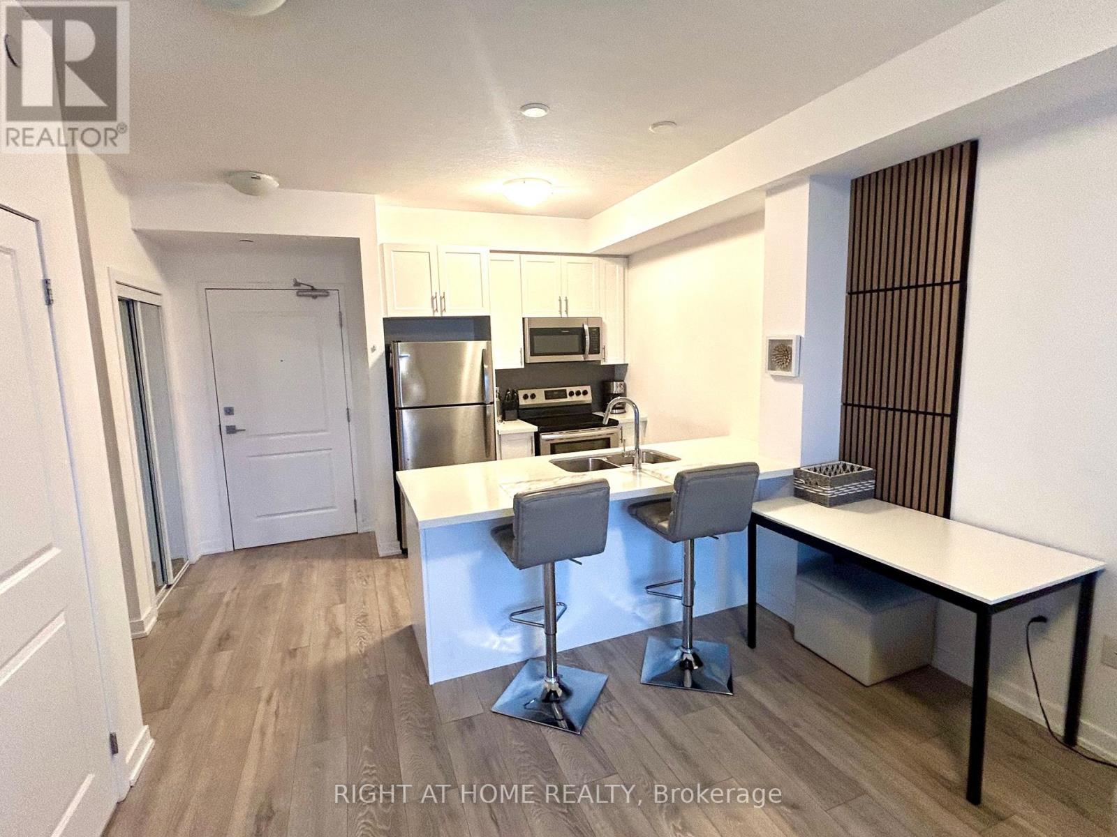 227 - 125 Shoreview Place, Hamilton, Ontario  L8E 0K3 - Photo 2 - X12695858