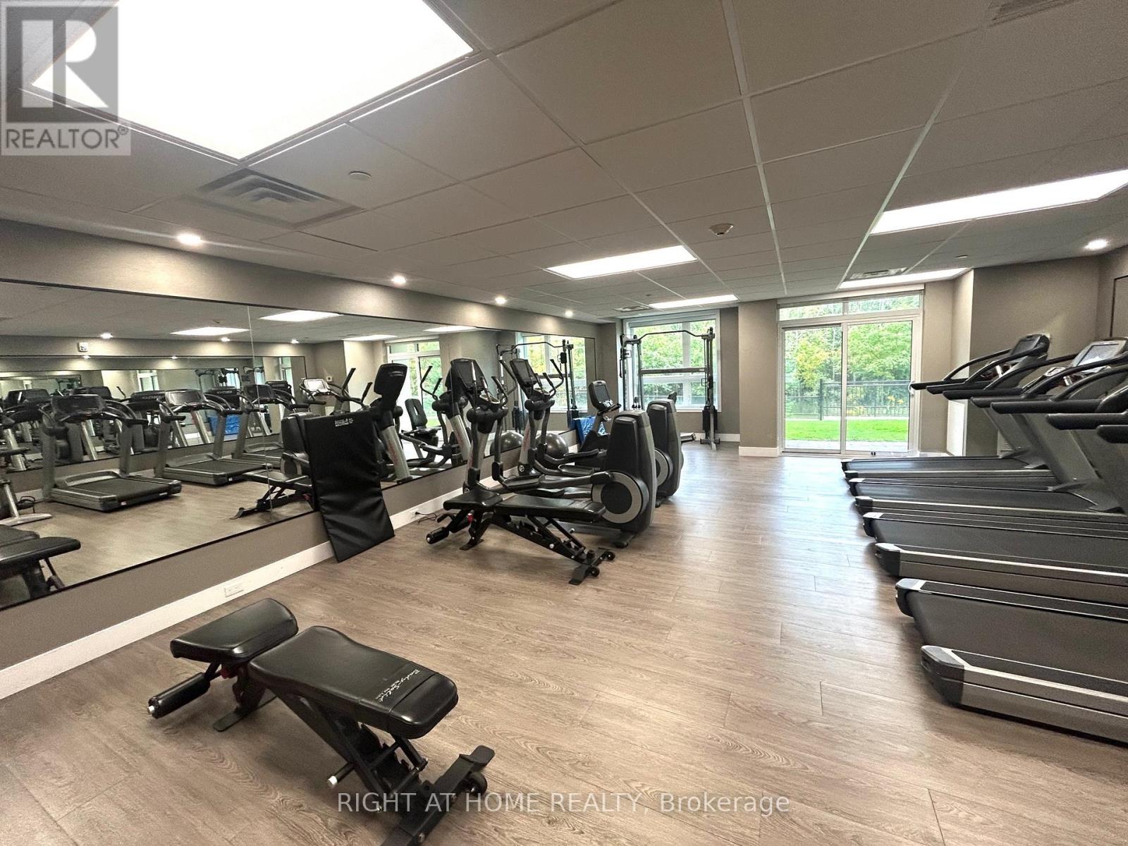 227 - 125 Shoreview Place, Hamilton, Ontario  L8E 0K3 - Photo 4 - X12695858