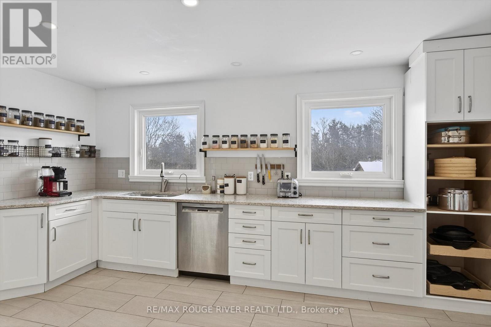 2401 15th Line, Selwyn, Ontario  K0L 2H0 - Photo 6 - X12696162