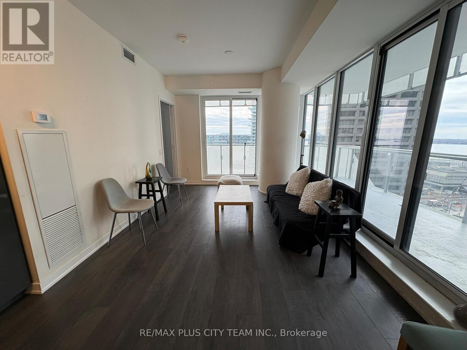 1402 - 28 Freeland Street, Toronto, Ontario  M5E 0E3 - Photo 3 - C12643226