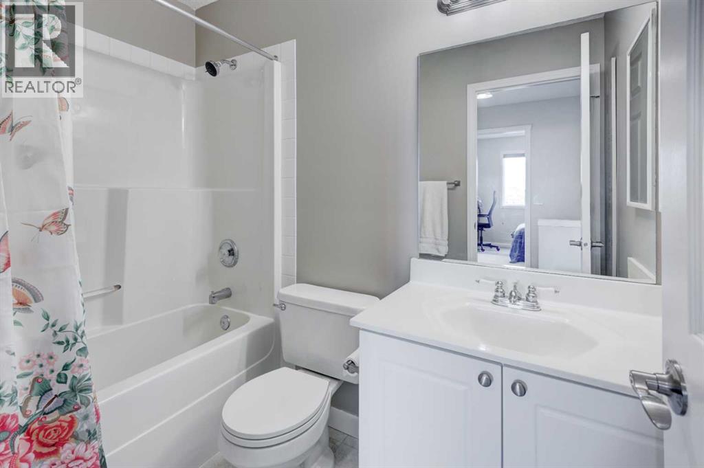 45 Cougarstone Place Sw, Calgary, Alberta  T3H 4W8 - Photo 21 - A2278265