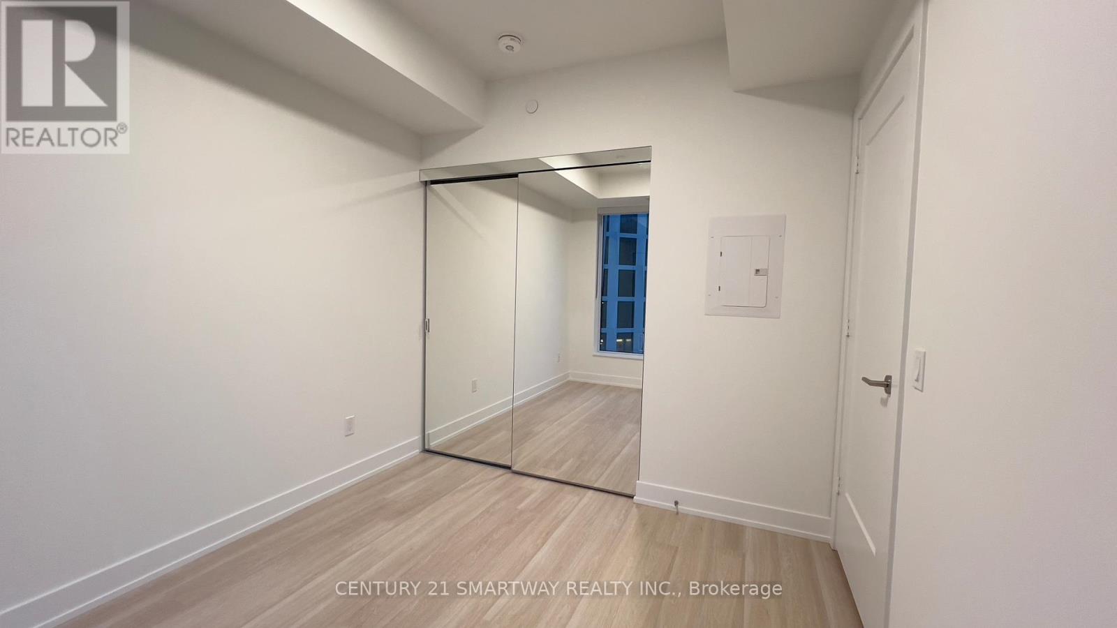 810 - 60 Central Park Roadway, Toronto, Ontario  M9A 0E6 - Photo 19 - W12690930