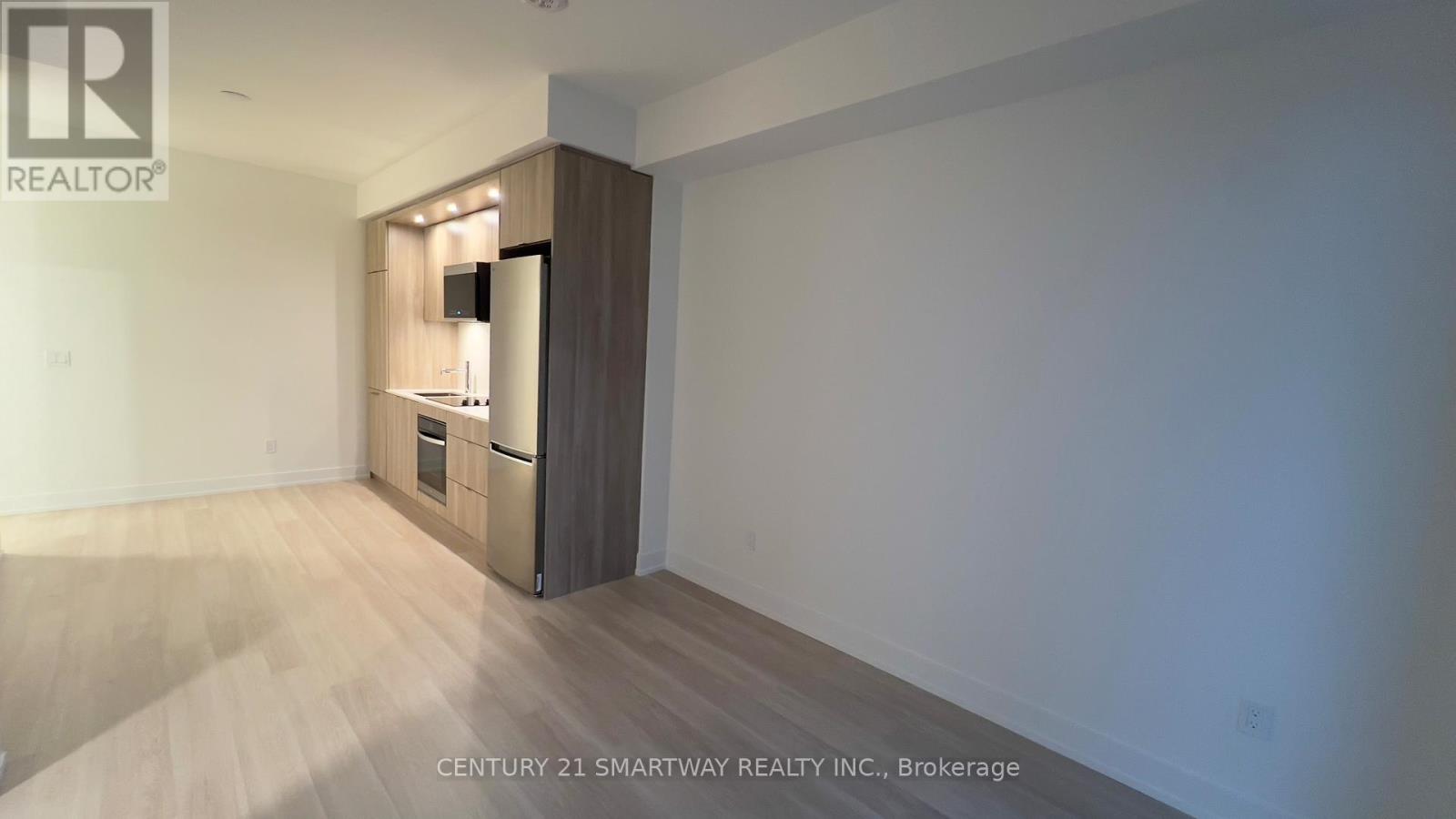 810 - 60 Central Park Roadway, Toronto, Ontario  M9A 0E6 - Photo 16 - W12690930