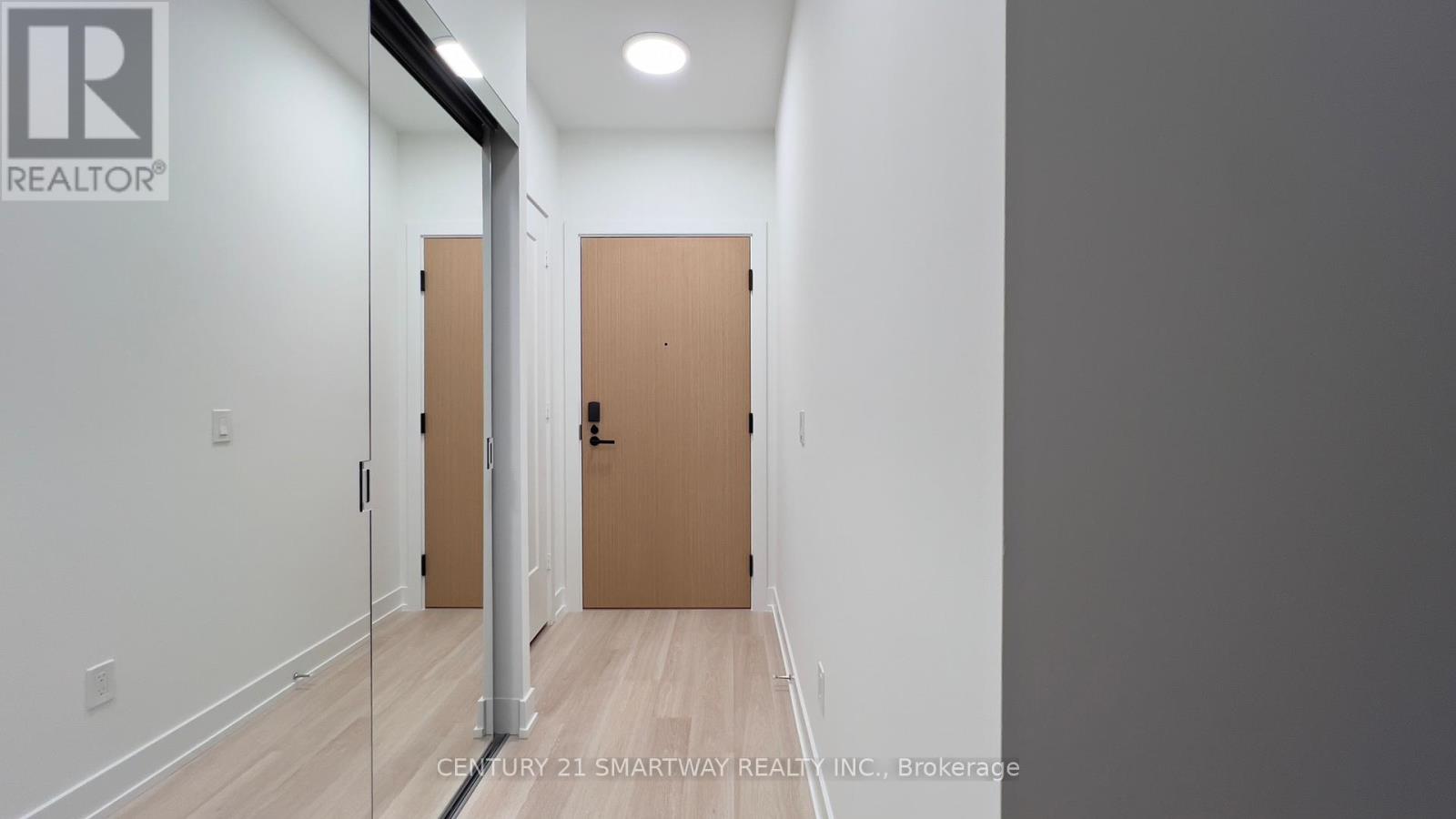 810 - 60 Central Park Roadway, Toronto, Ontario  M9A 0E6 - Photo 9 - W12690930