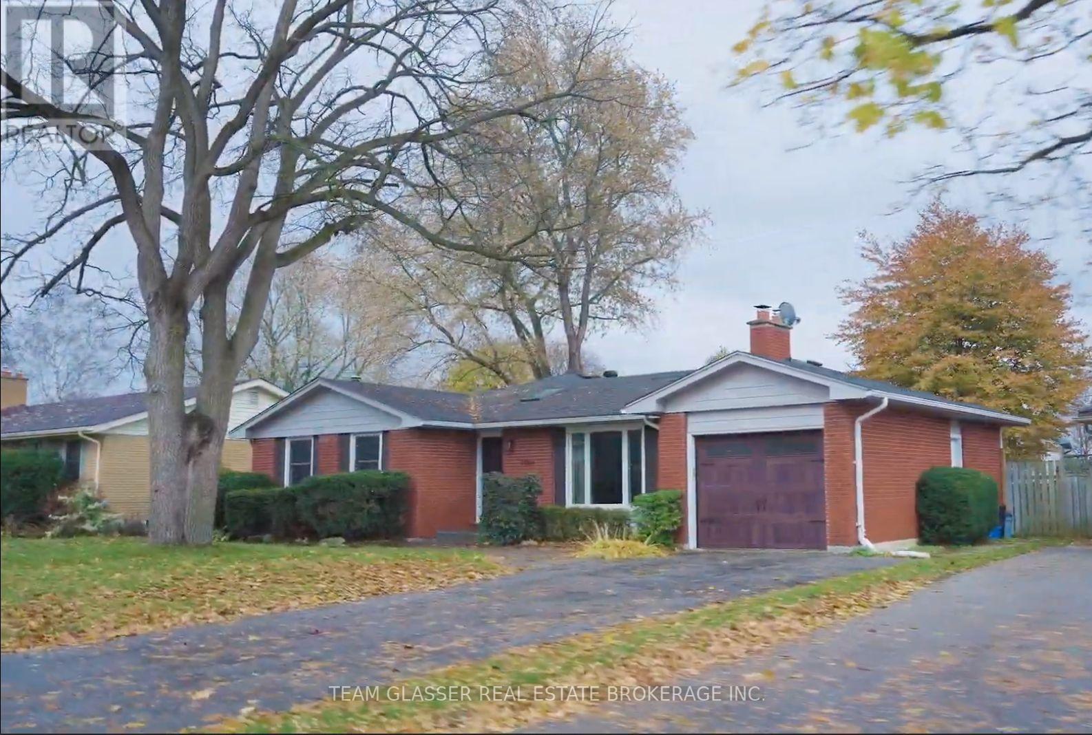 1054 Wembley Road, London North, Ontario  N6H 3X6 - Photo 2 - X12696166