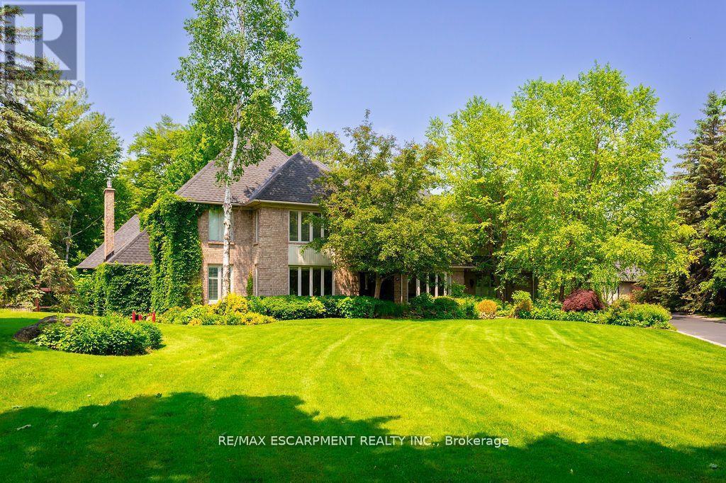 27 Blackberry Place, Hamilton, Ontario  L0R 1H2 - Photo 3 - X12463456