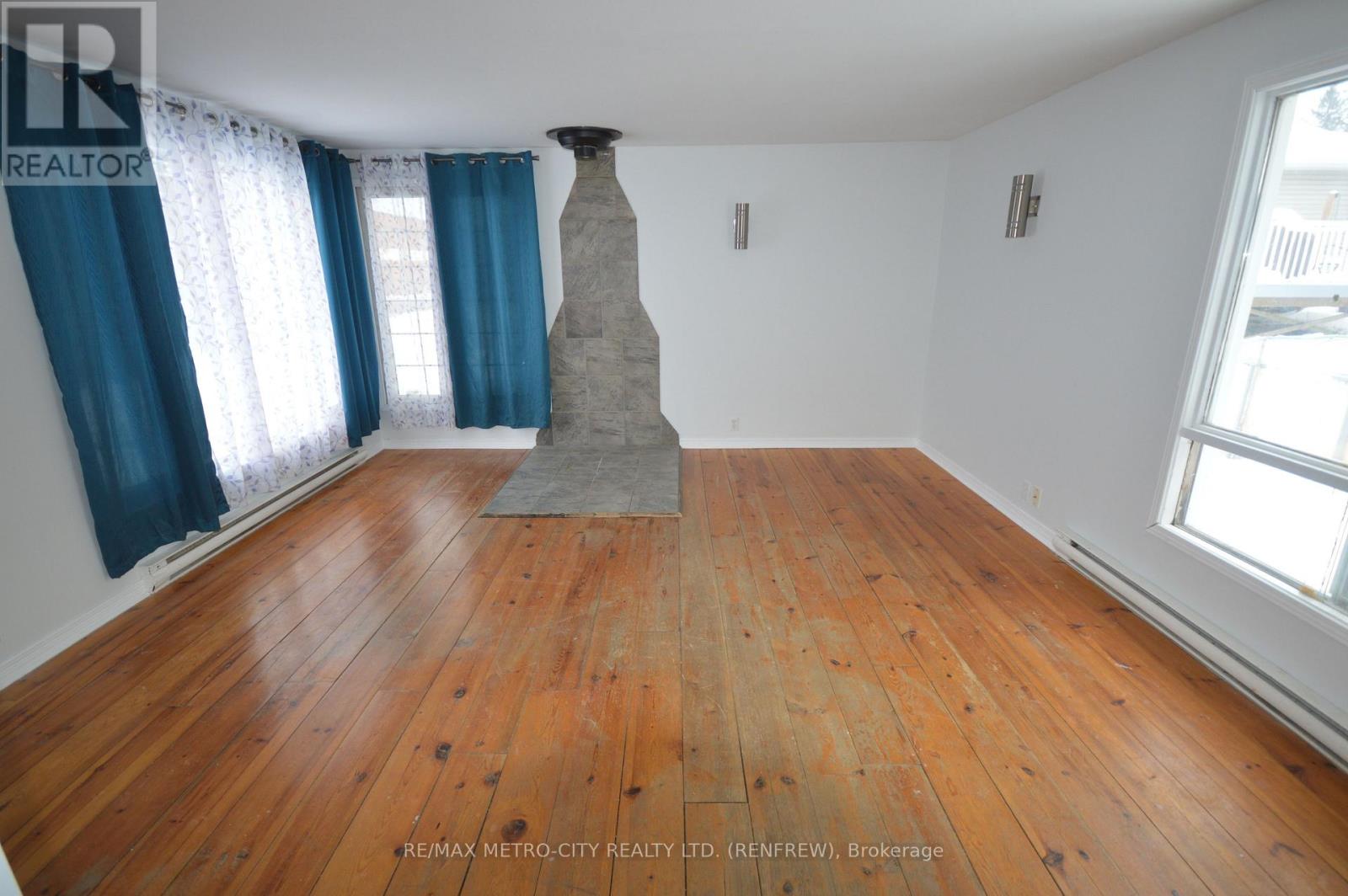 235 Renfrew Avenue W, Renfrew, Ontario  K7V 2Y7 - Photo 5 - X12696112