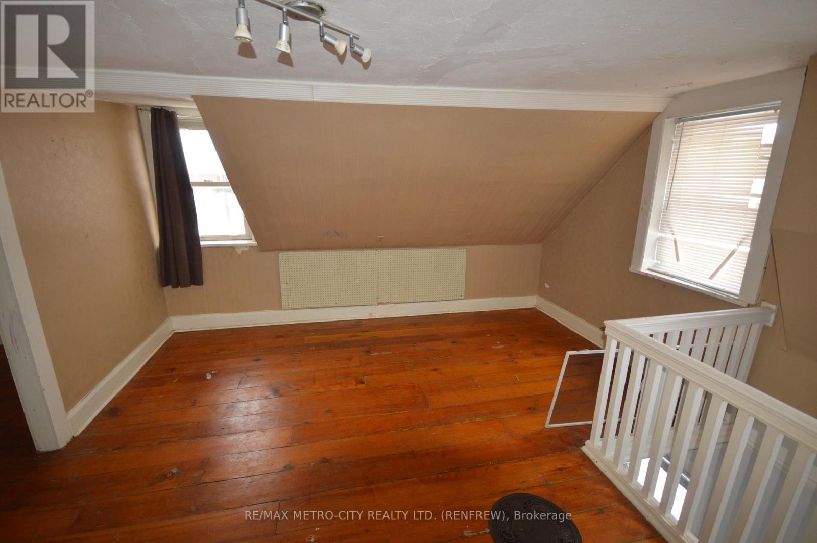 235 Renfrew Avenue W, Renfrew, Ontario  K7V 2Y7 - Photo 9 - X12696112