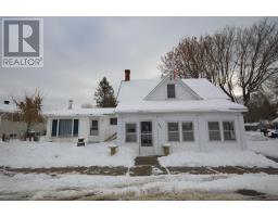 235 RENFREW AVENUE W, Renfrew, Ontario